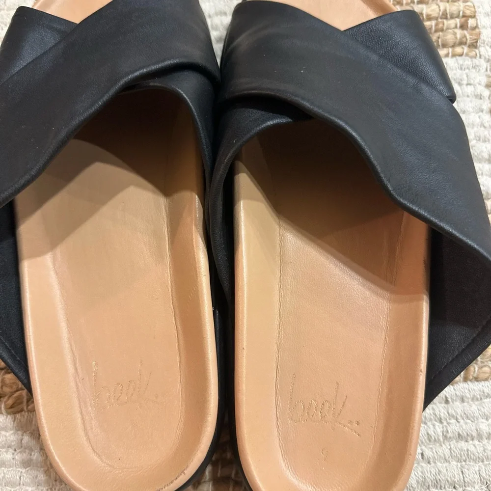 beek Black Leather Crossband Slide Sandals with Tan Footbed